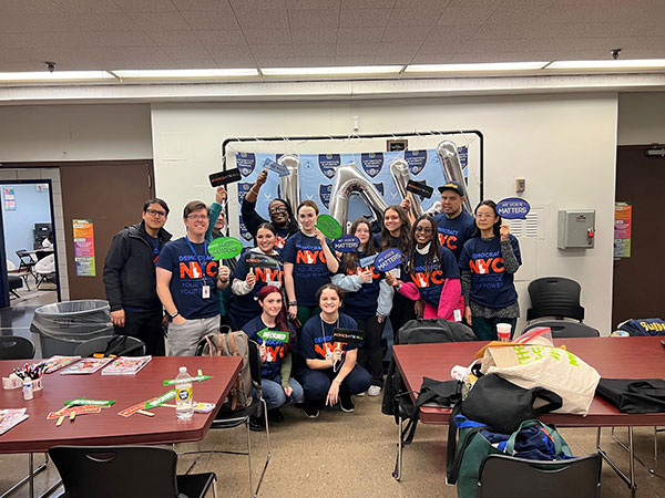 Group photo of volunteers.