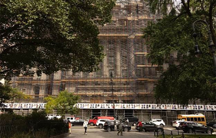 Artwork from Bayeté Ross Smith’s Mirrors series displayed on the sidewalk shed surrounding the Surrogate’s Courthouse at 31 Chambers Street.
                                           