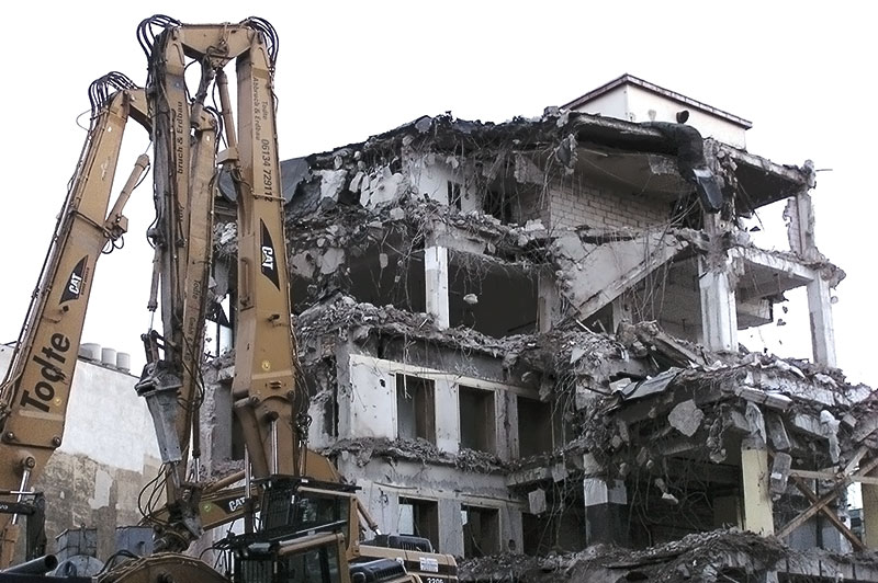 An image of earthquake damage to a building.