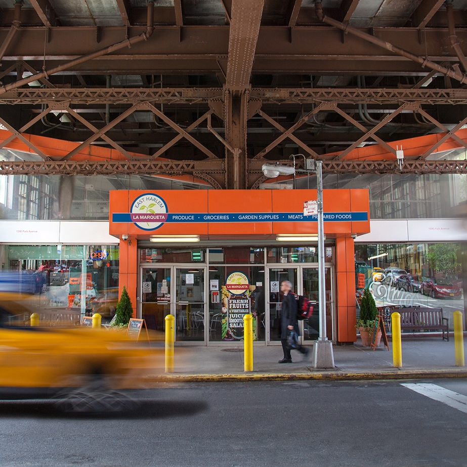 image of the outside of la marqueta