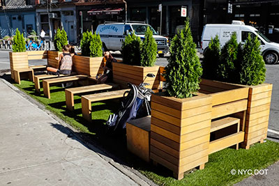 Non-platform Custom Design Street Seat directly on roadbed