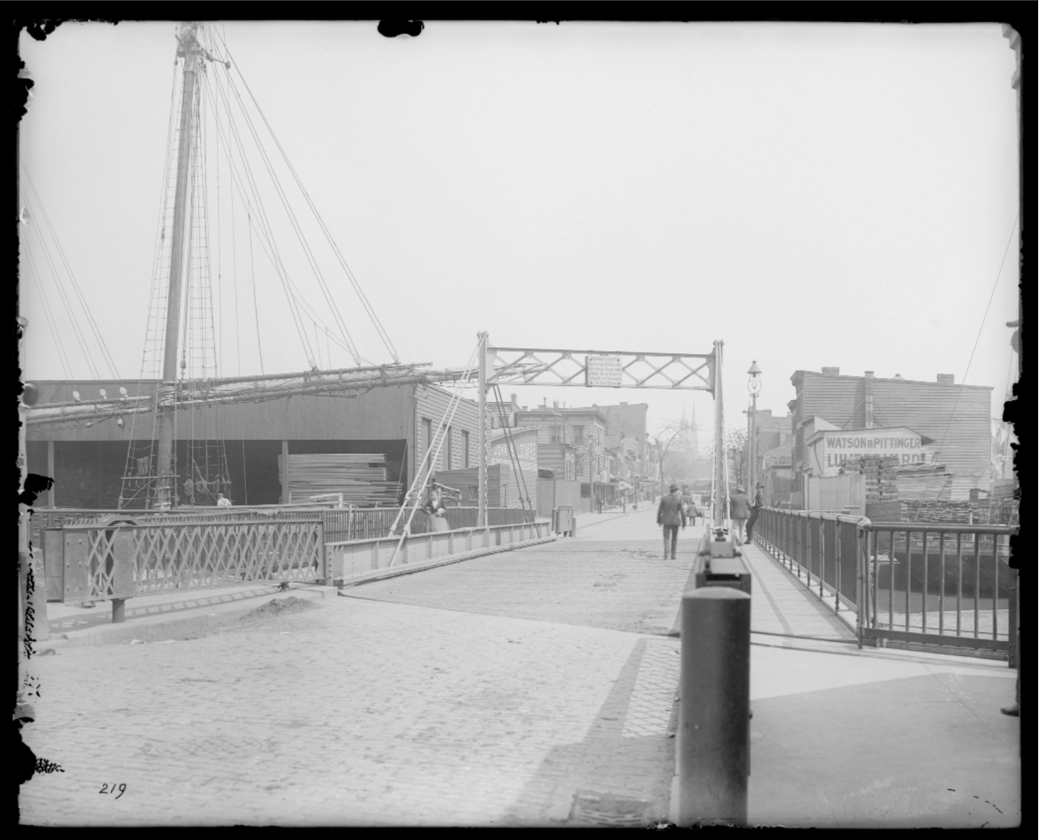 Historic photograph of the Carroll Street Bridge in 1903.